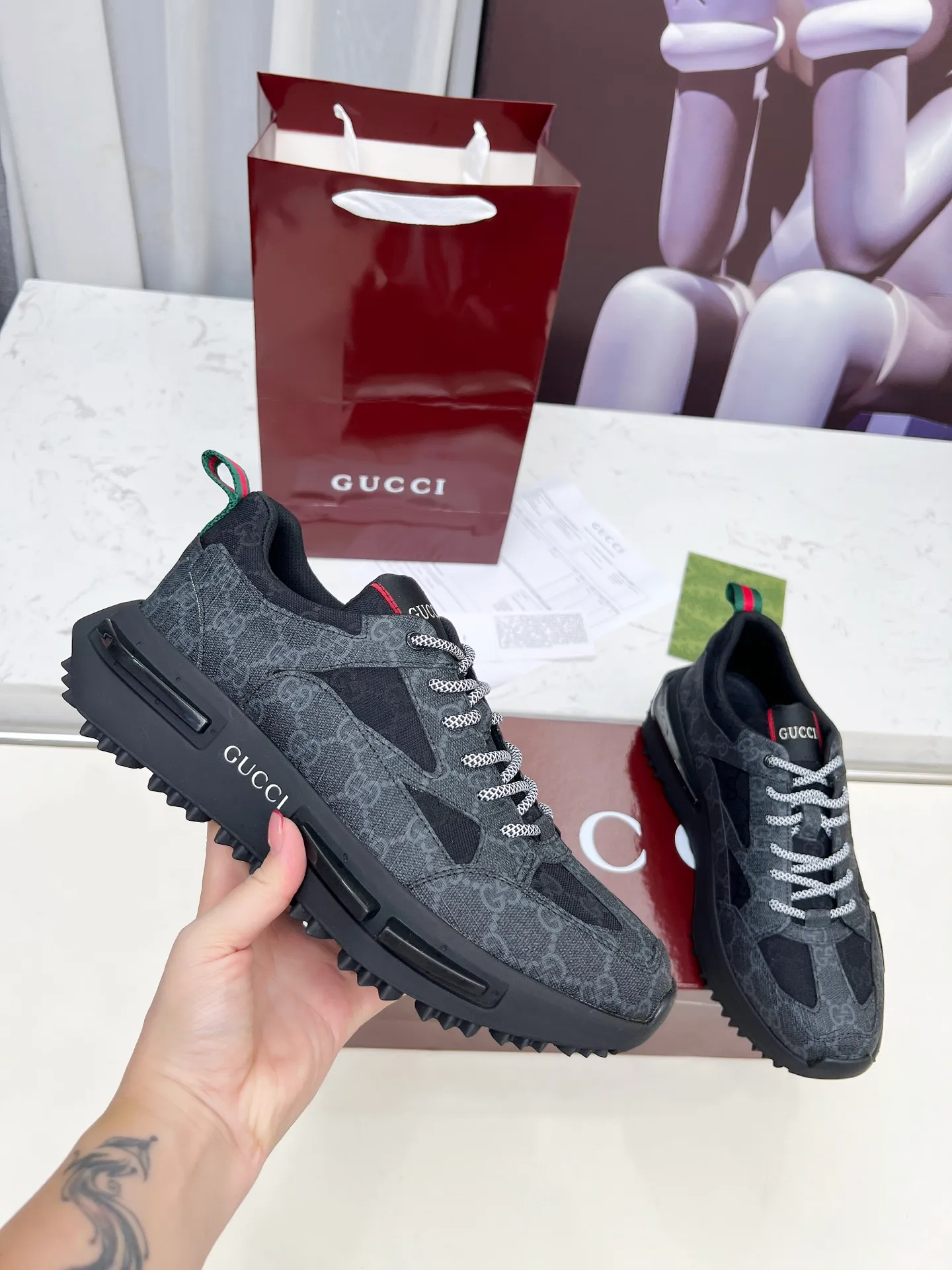 Men's shoes p580 ❤️❤️❤️Gucci series 2.0 sneakers are made with heavy investment❤️‍🔥❤️‍🔥❤️‍🔥Renewed interpretation of the brand's iconic striped webbing elements😍😍When retro genes collide with futuristic design🎊🎊This new pair of Gucci shoes directly reaches the trend threshold💥 ✔️Color caron contrasting color + classic stripes, GG reflective piping, good visual impact, with high-light filter when out on the street ✔️Multi-layer structure of different materials, mesh breathability, leather shaping, outsole EVA foam and TPU combination😍😍😍Fashion and practicality are both online ✔️ The details are double G midsole + iconic double G lock shoelaces, the retro DNA is crazy and restless, and every step is based on the trendy aesthetic❤️❤️❤️❤️ Matching size: Male 39-44